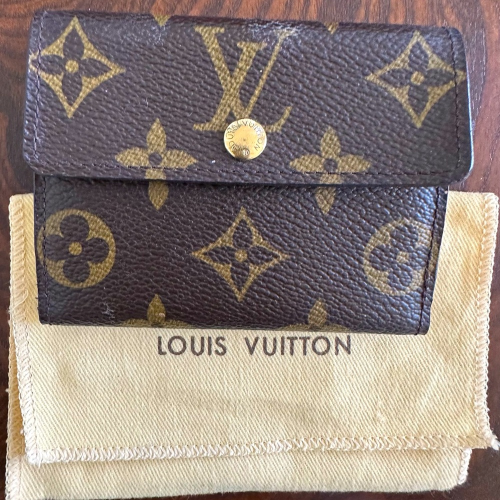 Louie Vuitton Credit Card Holder